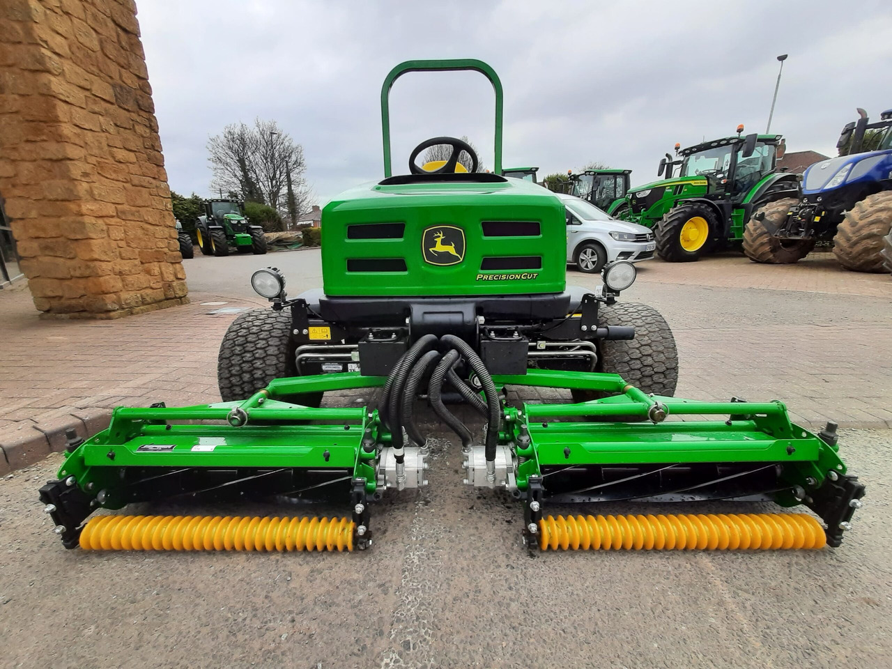 John Deere 2653B utility triple mower - מכסחת גינה: תמונה 4 John Deere 2653B utility triple mower - מכסחת גינה: תמונה 4