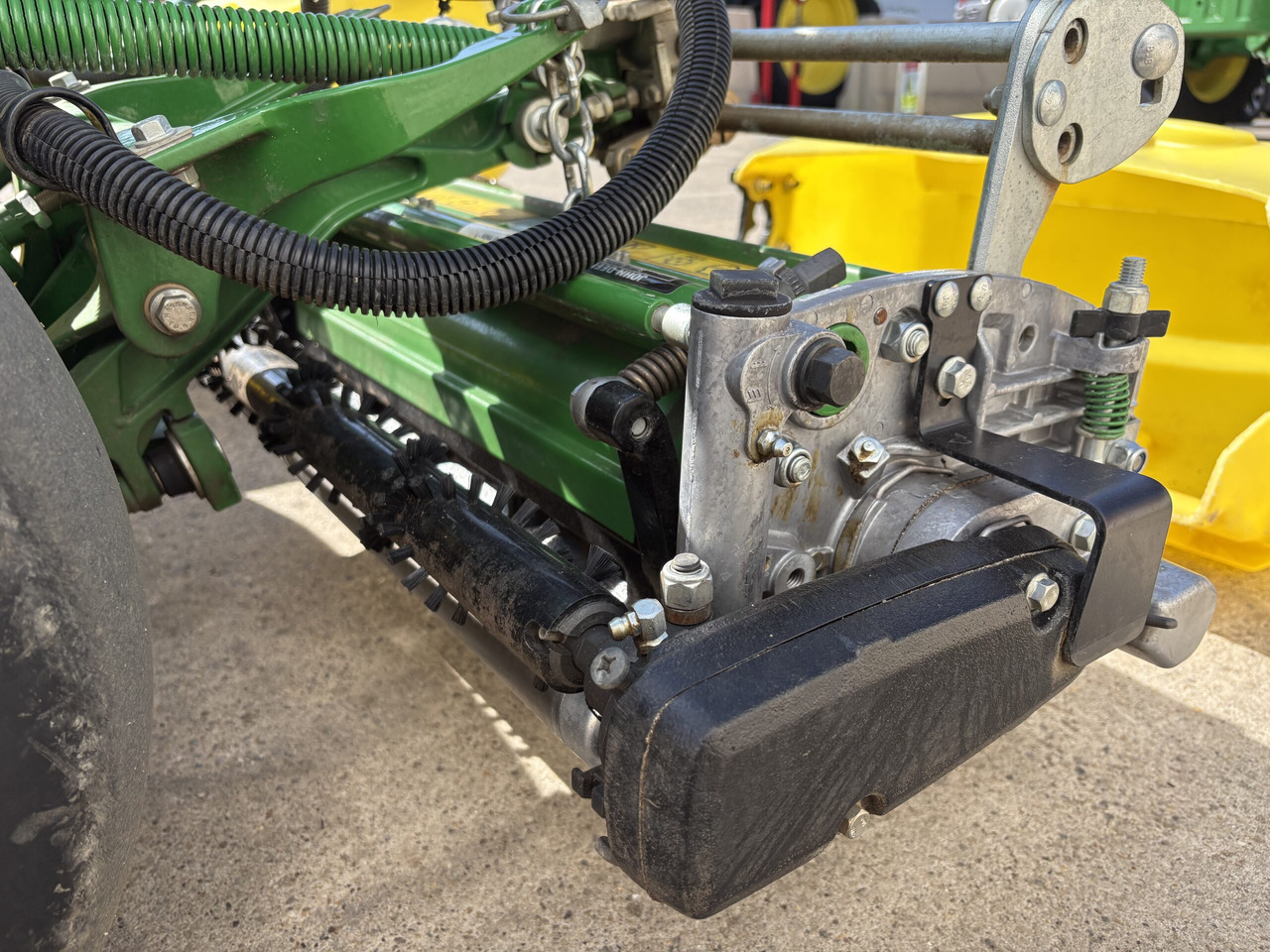 John Deere 2750E Triplex mower - מכסחת גינה: תמונה 4 John Deere 2750E Triplex mower - מכסחת גינה: תמונה 4