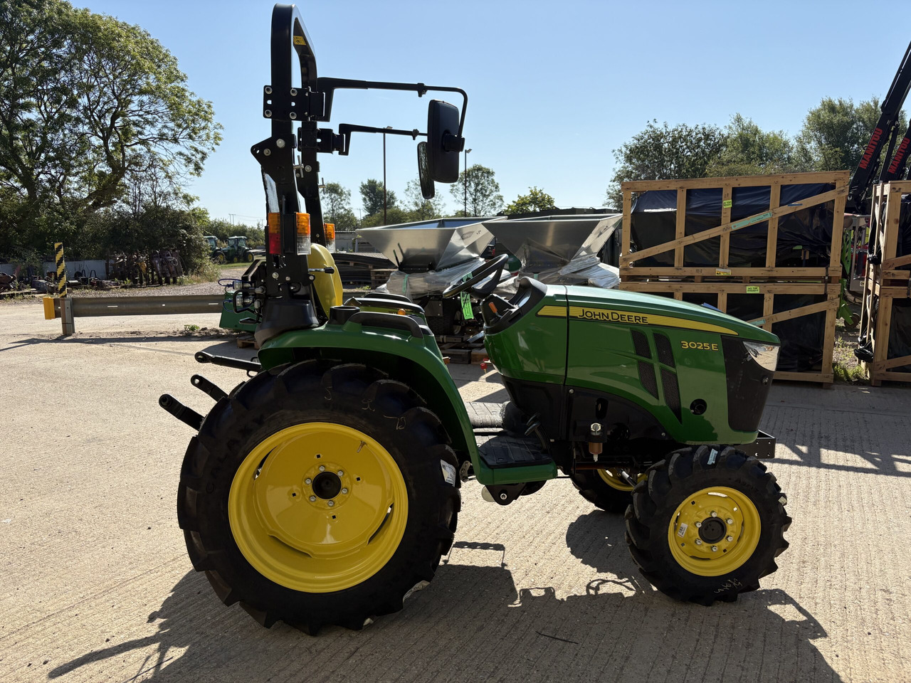 John Deere 3025E Compact Tractor - טרקטור קומפקטי: תמונה 3 John Deere 3025E Compact Tractor - טרקטור קומפקטי: תמונה 3