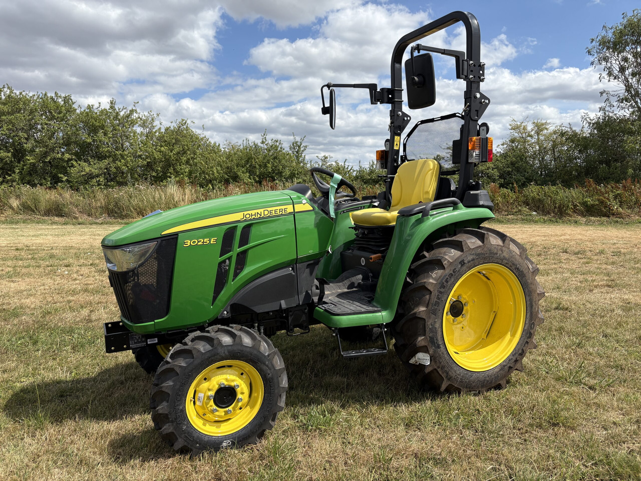 John Deere 3025E Compact Tractor - טרקטור קומפקטי: תמונה 1 John Deere 3025E Compact Tractor - טרקטור קומפקטי: תמונה 1