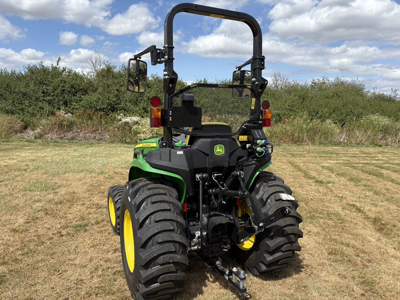 John Deere 3025E Compact Tractor - טרקטור קומפקטי: תמונה 2 John Deere 3025E Compact Tractor - טרקטור קומפקטי: תמונה 2