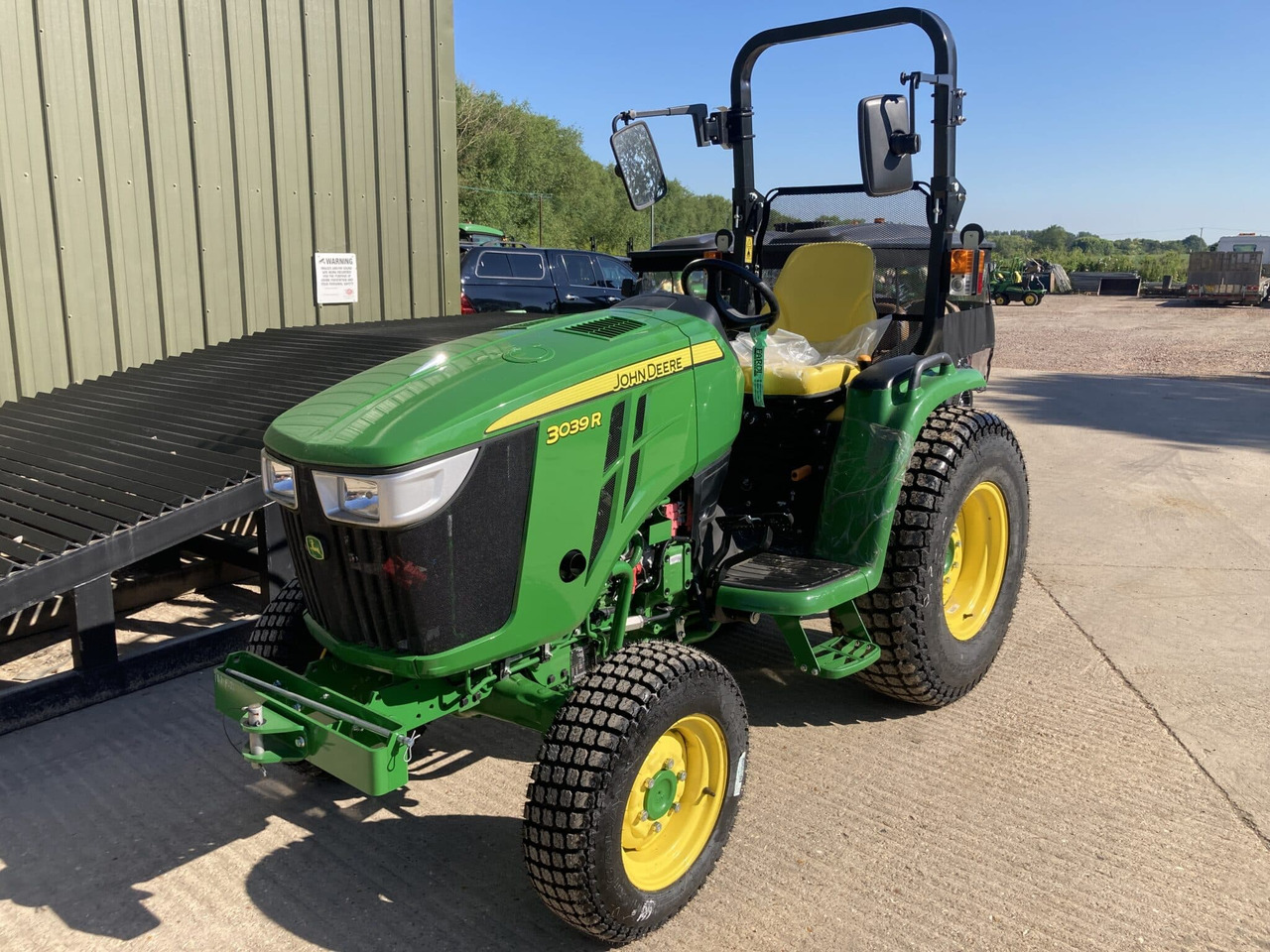 John Deere 3039R compact tractor - טרקטור קומפקטי: תמונה 1 John Deere 3039R compact tractor - טרקטור קומפקטי: תמונה 1