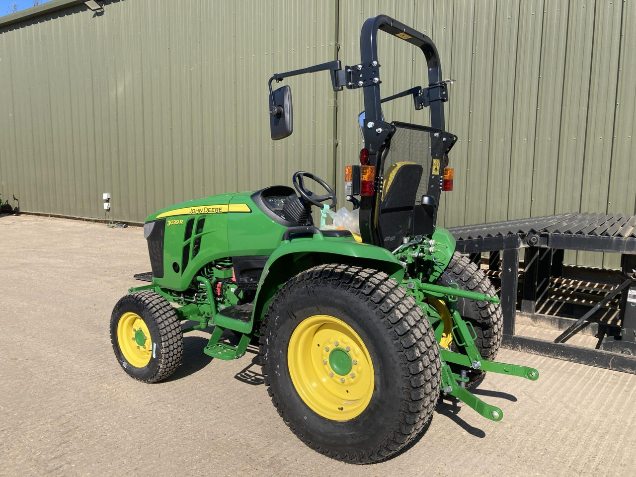John Deere 3039R compact tractor - טרקטור קומפקטי: תמונה 3 John Deere 3039R compact tractor - טרקטור קומפקטי: תמונה 3