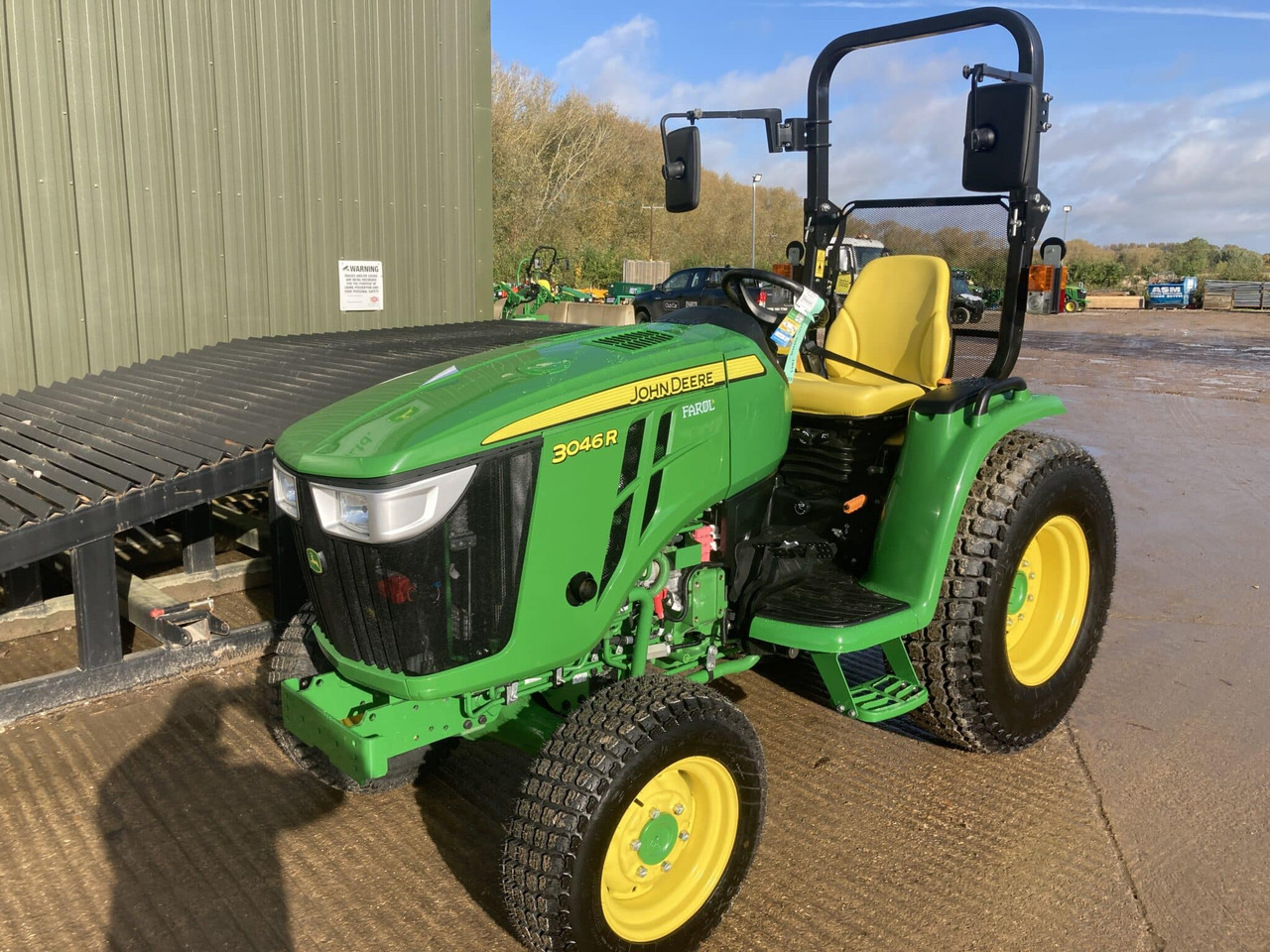 John Deere 3046R compact tractor - טרקטור קומפקטי: תמונה 1 John Deere 3046R compact tractor - טרקטור קומפקטי: תמונה 1