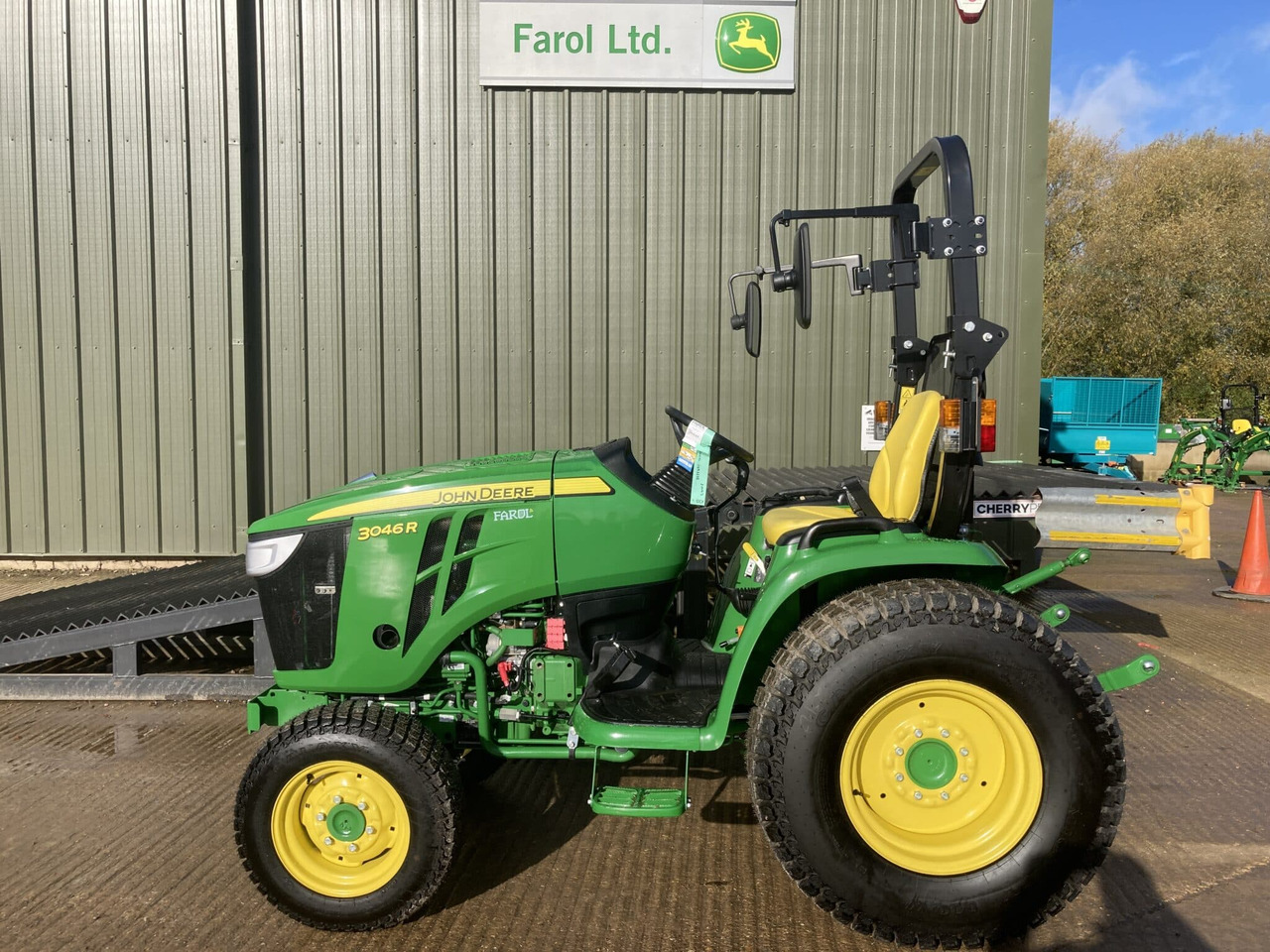 John Deere 3046R compact tractor - טרקטור קומפקטי: תמונה 2 John Deere 3046R compact tractor - טרקטור קומפקטי: תמונה 2
