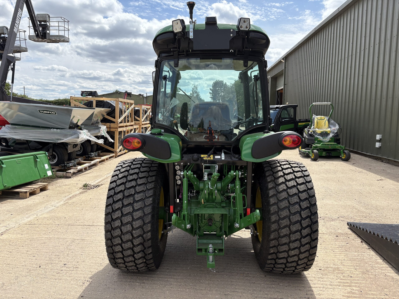 John Deere 4052R Compact Tractor - טרקטור קומפקטי: תמונה 4 John Deere 4052R Compact Tractor - טרקטור קומפקטי: תמונה 4