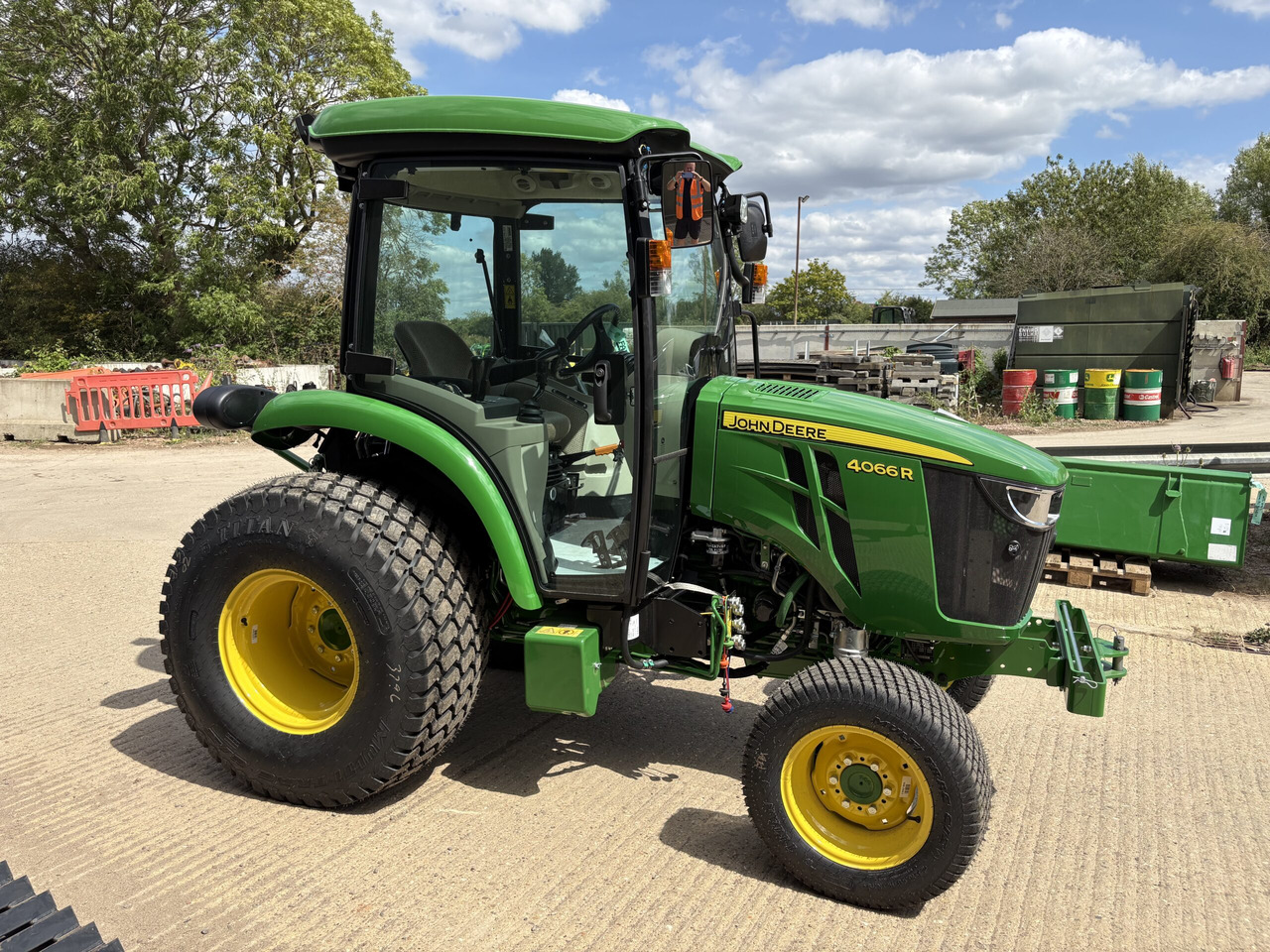 John Deere 4066R Compact Tractor - טרקטור קומפקטי: תמונה 1 John Deere 4066R Compact Tractor - טרקטור קומפקטי: תמונה 1