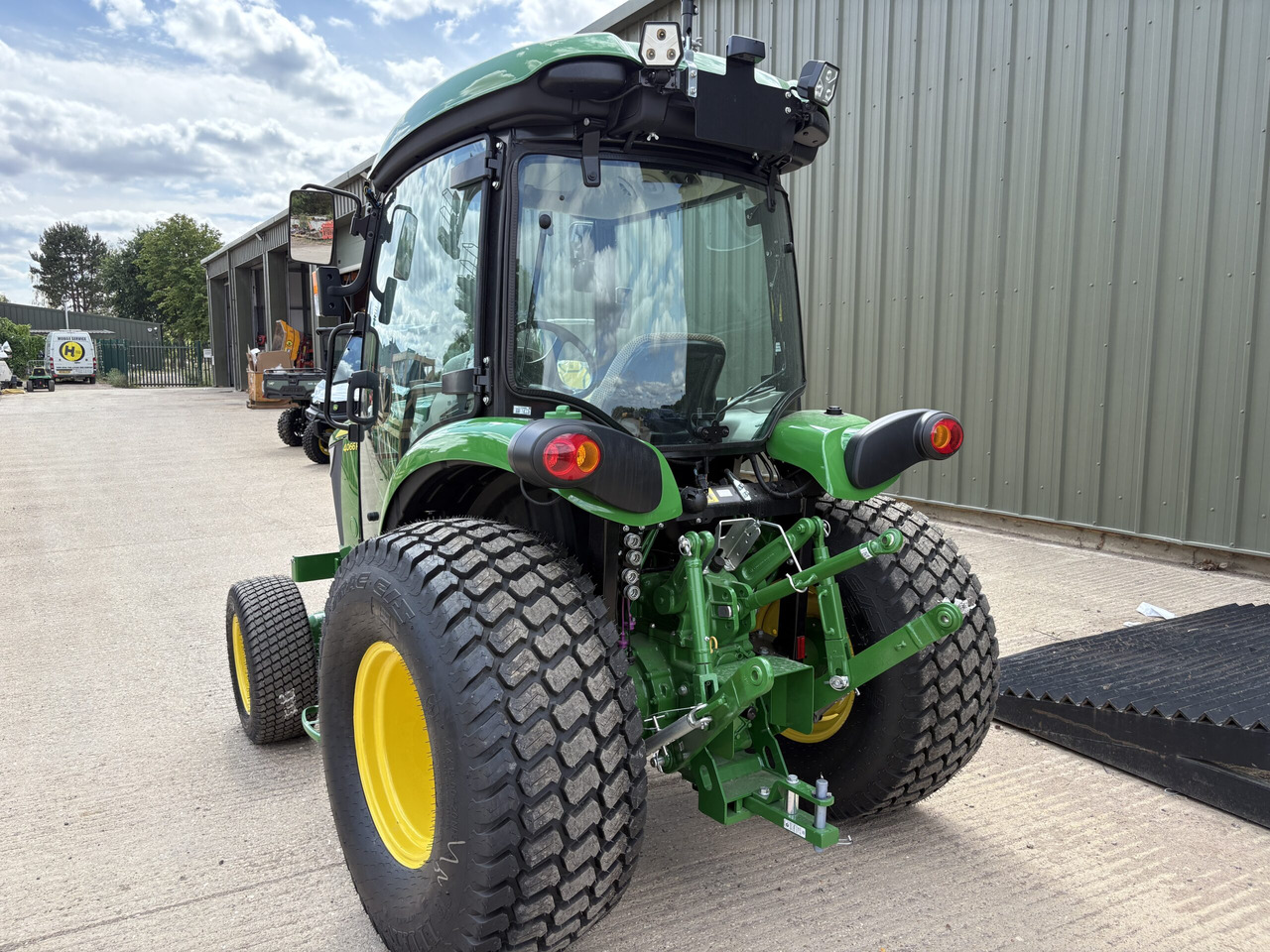 John Deere 4066R Compact Tractor - טרקטור קומפקטי: תמונה 3 John Deere 4066R Compact Tractor - טרקטור קומפקטי: תמונה 3