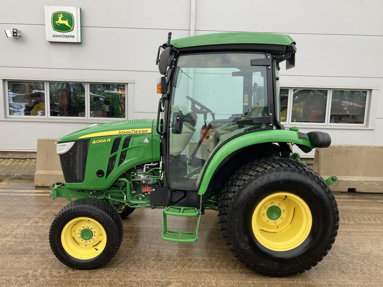 John Deere 4066R compact tractor - טרקטור קומפקטי: תמונה 2 John Deere 4066R compact tractor - טרקטור קומפקטי: תמונה 2