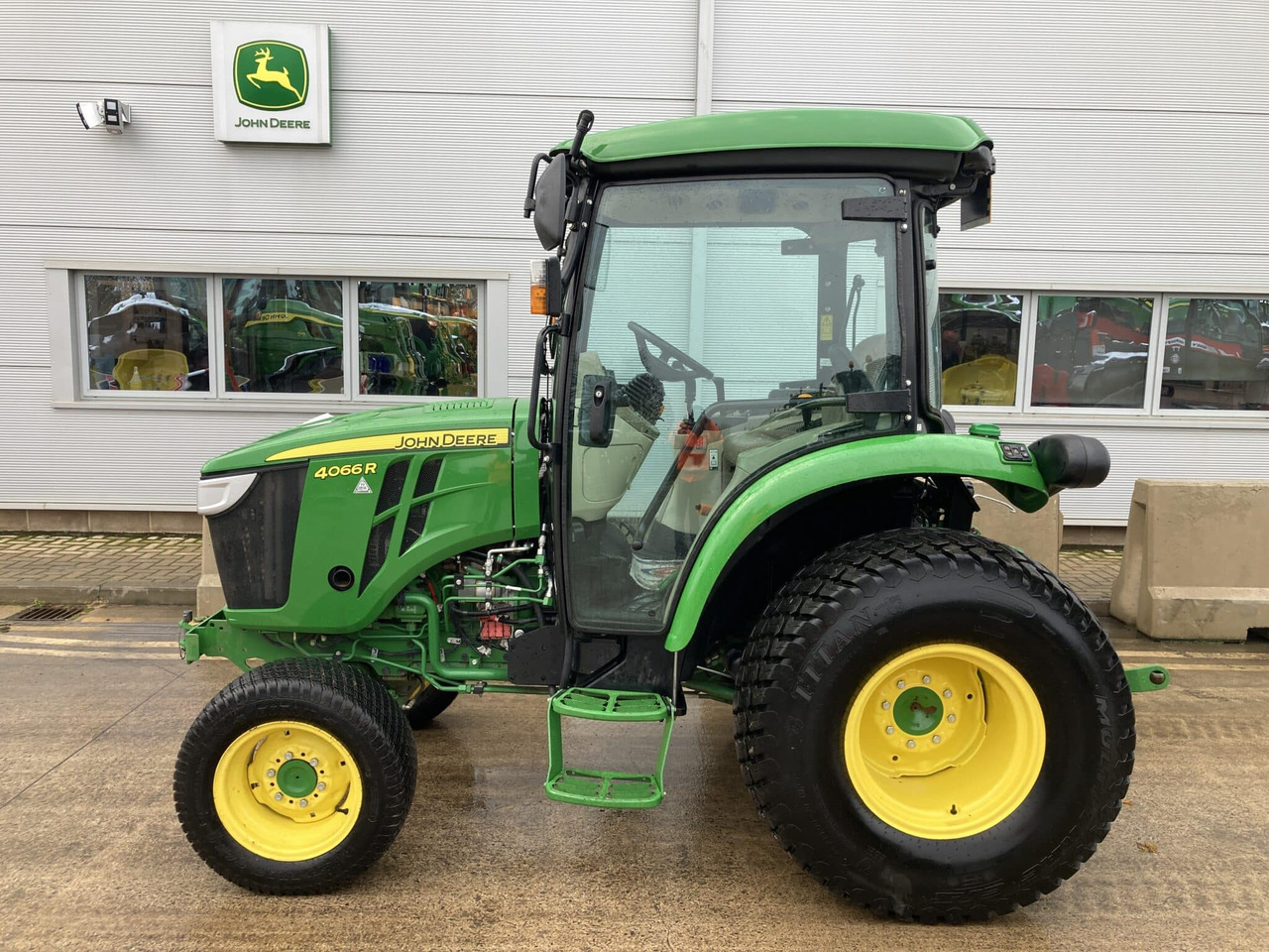 John Deere 4066R compact tractor - טרקטור קומפקטי: תמונה 2 John Deere 4066R compact tractor - טרקטור קומפקטי: תמונה 2