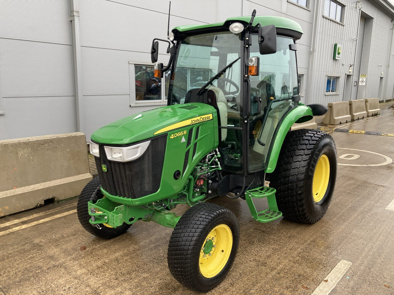 John Deere 4066R compact tractor - טרקטור קומפקטי: תמונה 1 John Deere 4066R compact tractor - טרקטור קומפקטי: תמונה 1