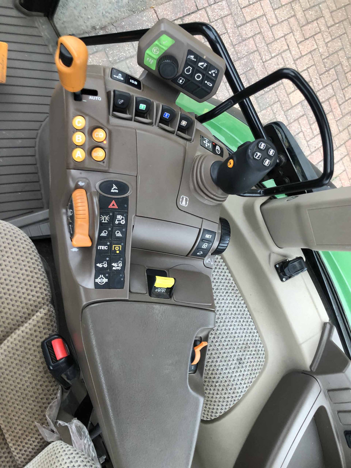 טרקטור חקלאי John Deere 5100R: תמונה 8 טרקטור חקלאי John Deere 5100R: תמונה 8