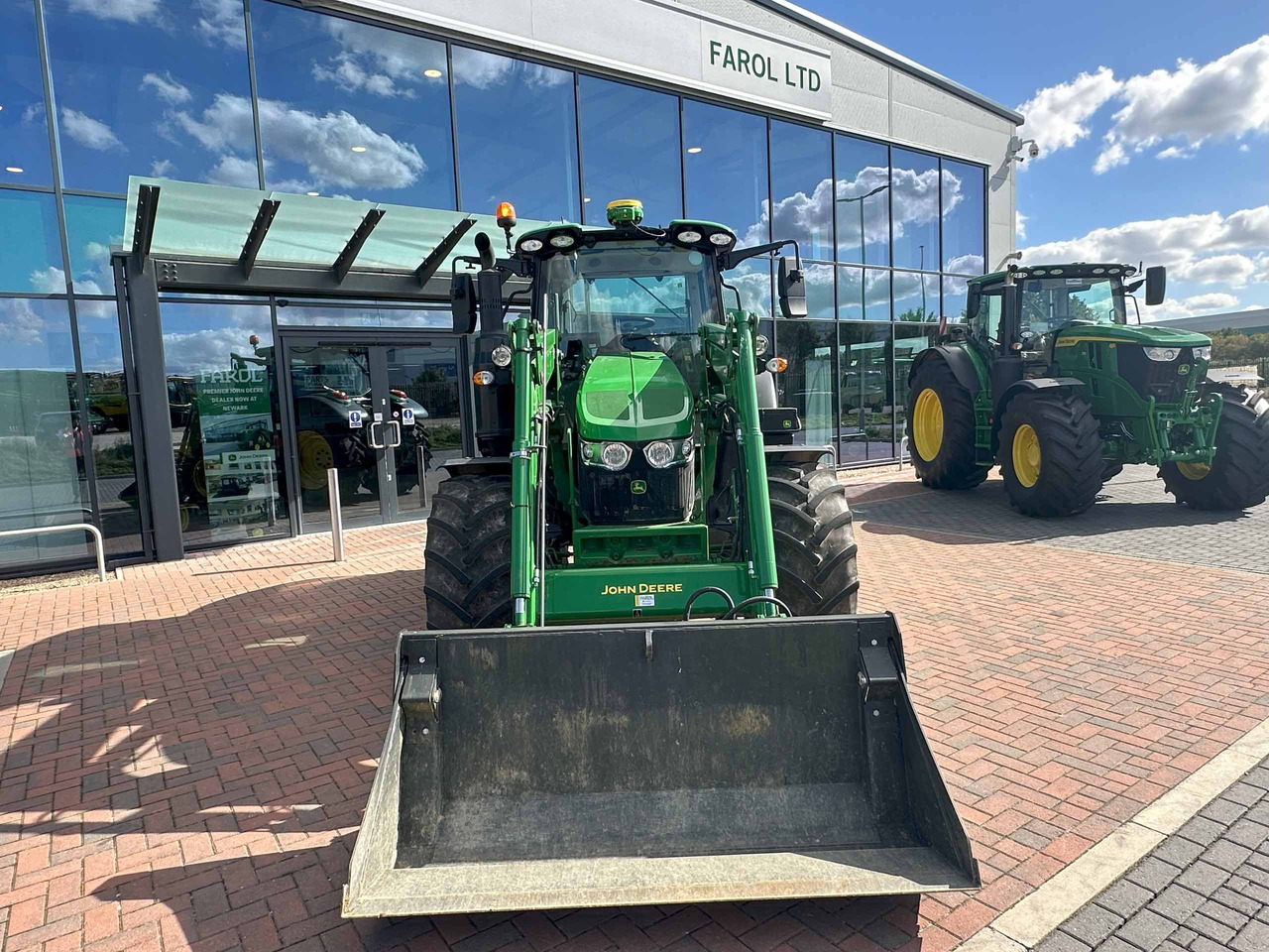 John Deere 6110M + 623M - טרקטור חקלאי: תמונה 4 John Deere 6110M + 623M - טרקטור חקלאי: תמונה 4