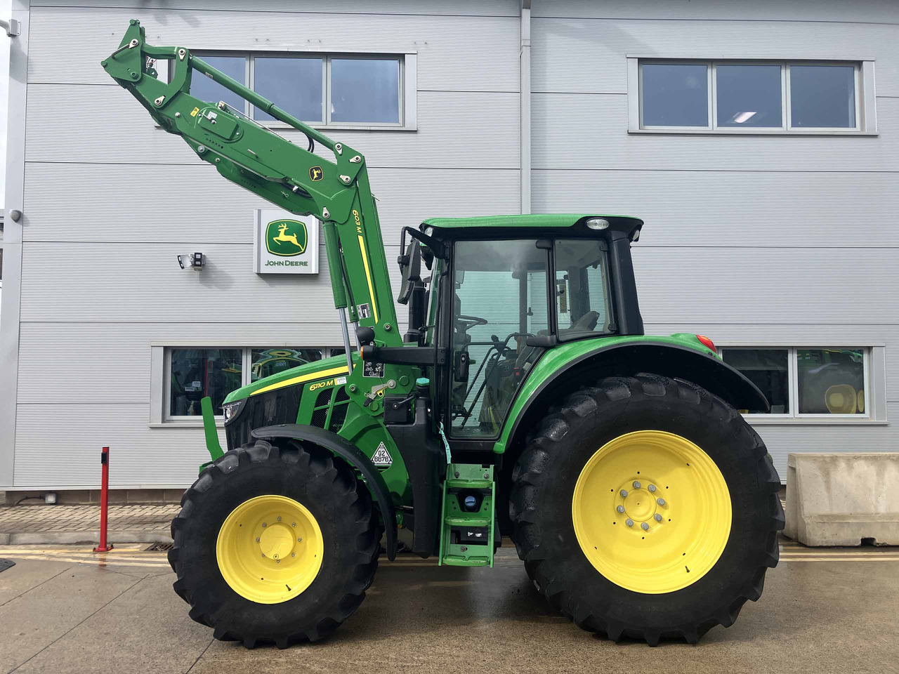 John Deere 6110M - טרקטור חקלאי: תמונה 2 John Deere 6110M - טרקטור חקלאי: תמונה 2