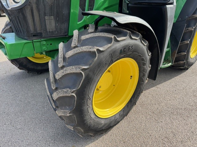 John Deere 6110M - טרקטור חקלאי: תמונה 2 John Deere 6110M - טרקטור חקלאי: תמונה 2