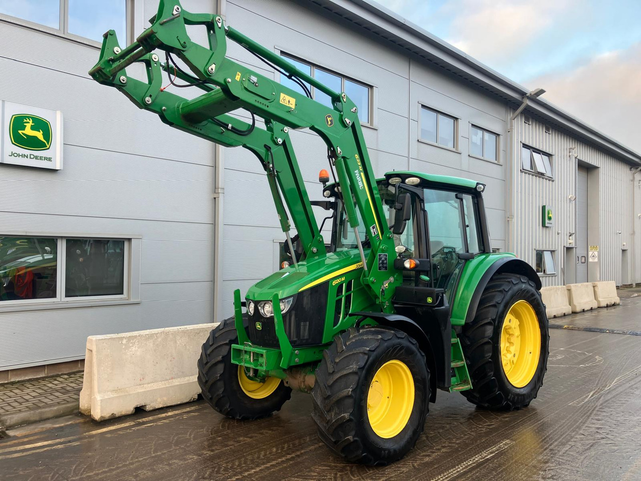 John Deere 6120M - טרקטור חקלאי: תמונה 1 John Deere 6120M - טרקטור חקלאי: תמונה 1
