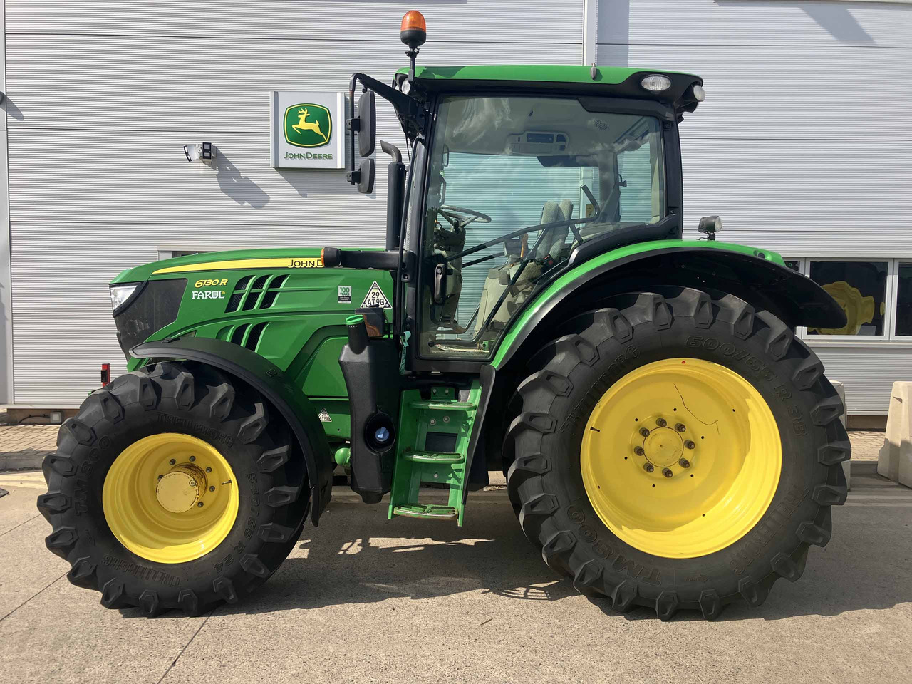 John Deere 6130R - טרקטור חקלאי: תמונה 2 John Deere 6130R - טרקטור חקלאי: תמונה 2
