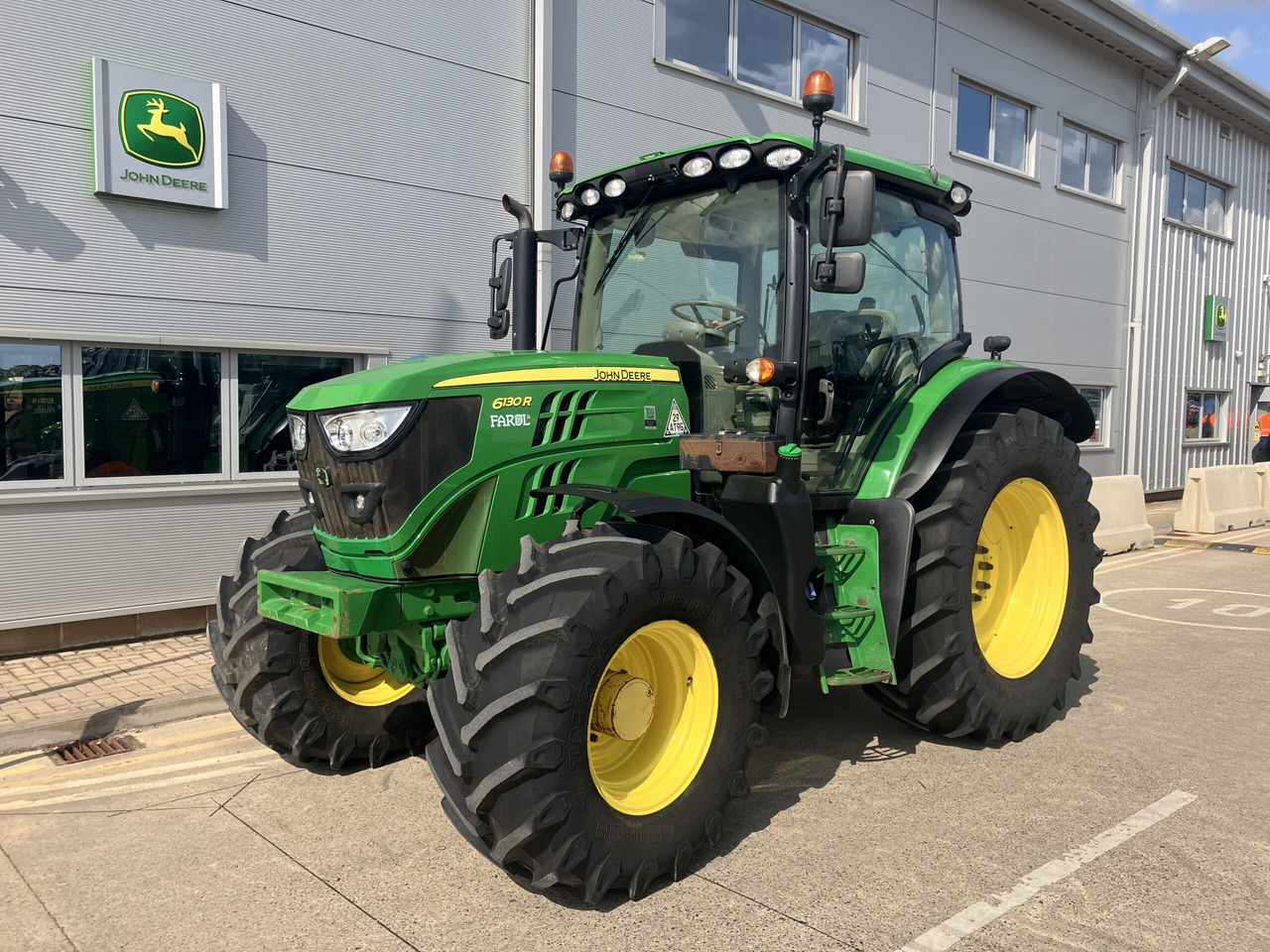 John Deere 6130R - טרקטור חקלאי: תמונה 1 John Deere 6130R - טרקטור חקלאי: תמונה 1