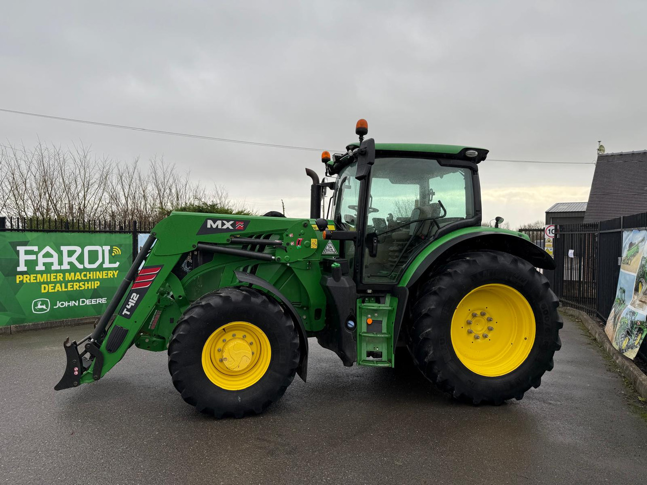 John Deere 6135R - טרקטור חקלאי: תמונה 1 John Deere 6135R - טרקטור חקלאי: תמונה 1