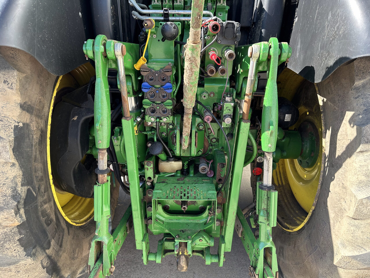 John Deere 6155R - טרקטור חקלאי: תמונה 5 John Deere 6155R - טרקטור חקלאי: תמונה 5