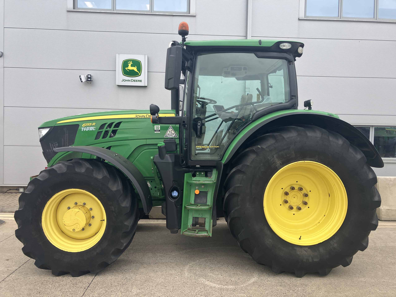 John Deere 6155R - טרקטור חקלאי: תמונה 2 John Deere 6155R - טרקטור חקלאי: תמונה 2
