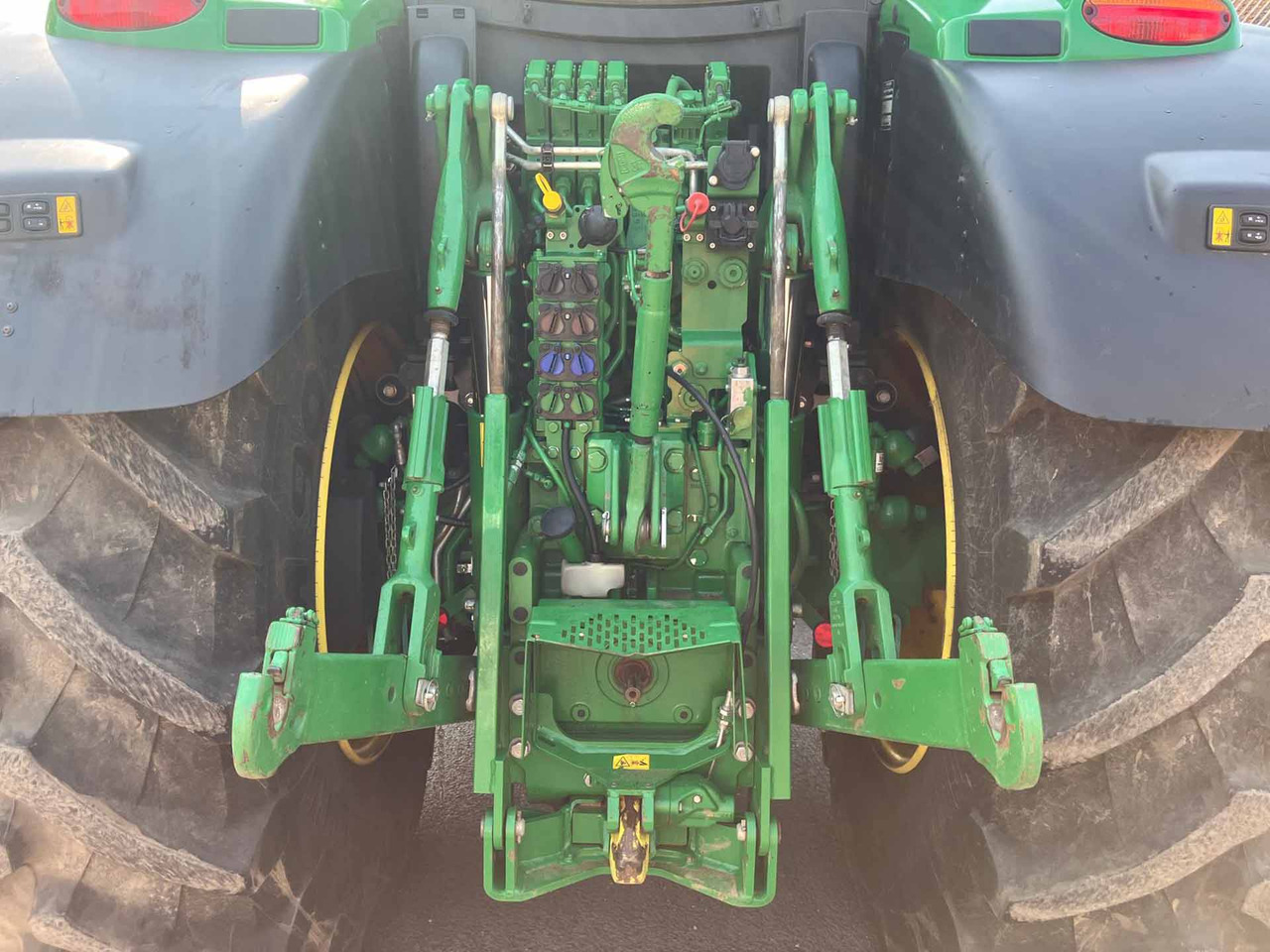 טרקטור חקלאי John Deere 6R 215: תמונה 9