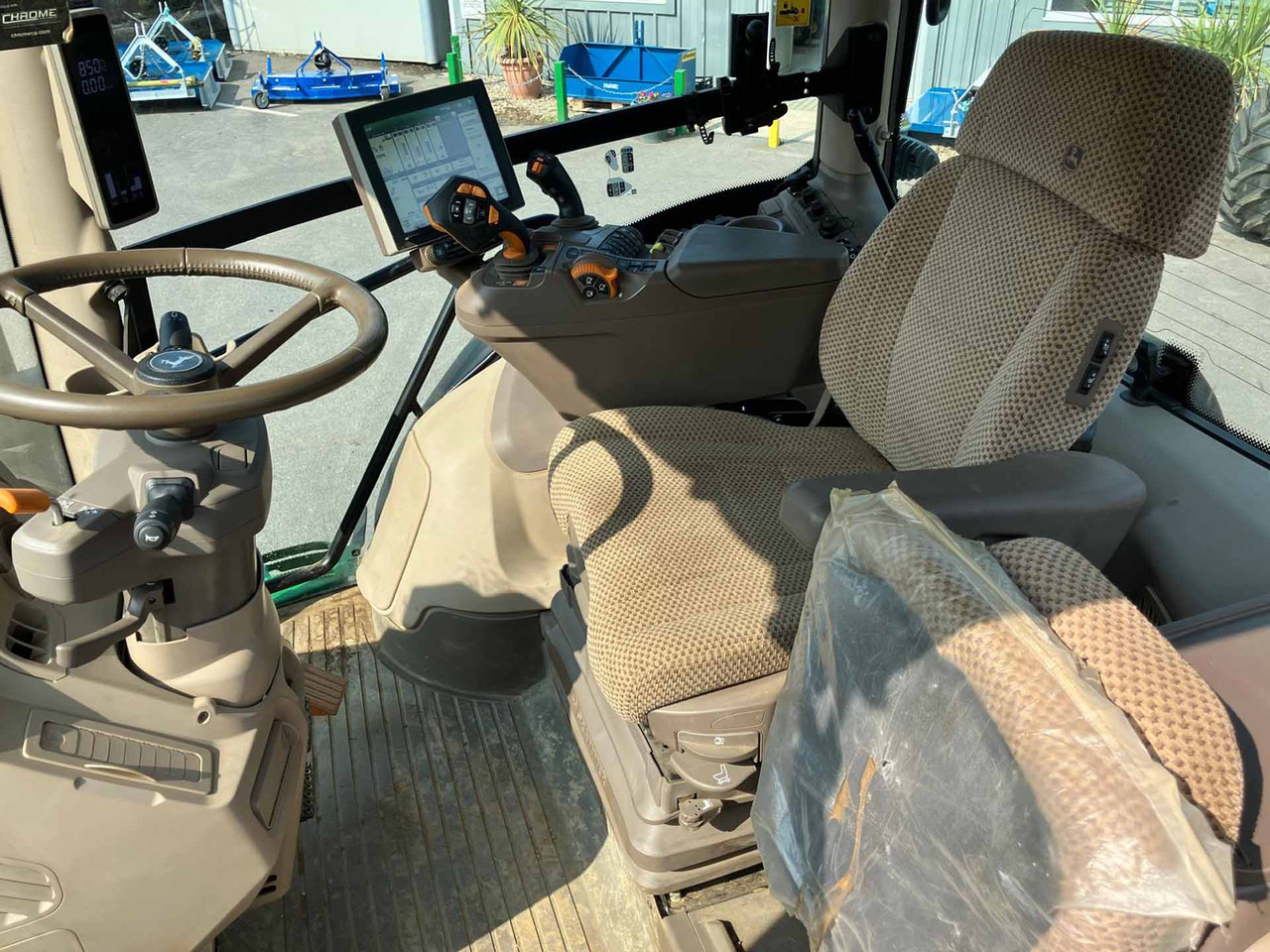 טרקטור חקלאי John Deere 6R 215: תמונה 13