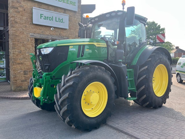 John Deere 6R 250 - טרקטור חקלאי: תמונה 1 John Deere 6R 250 - טרקטור חקלאי: תמונה 1