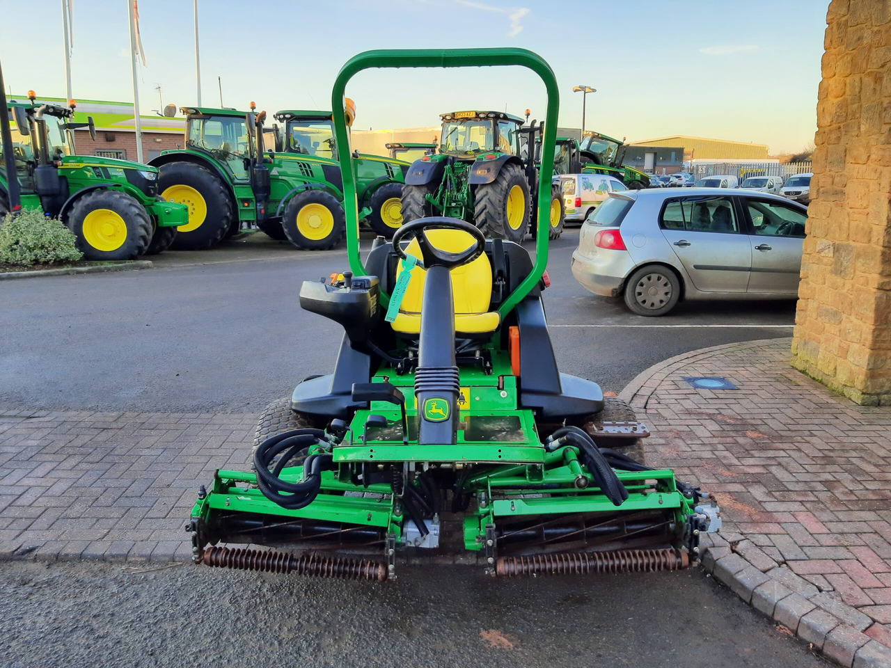 מכסחת גינה John Deere 7200 utility triple mower: תמונה 8