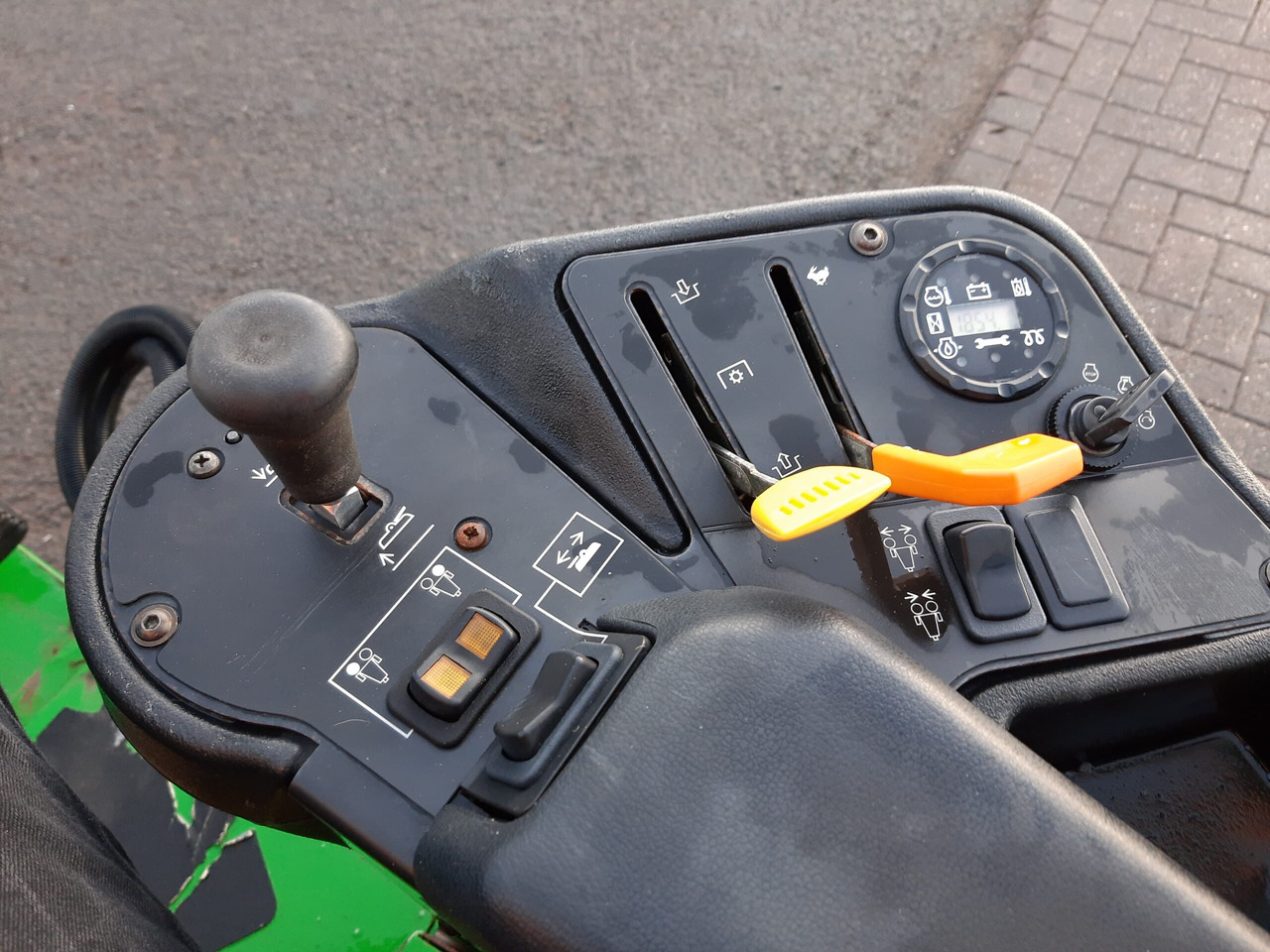 מכסחת גינה John Deere 7200 utility triple mower: תמונה 11