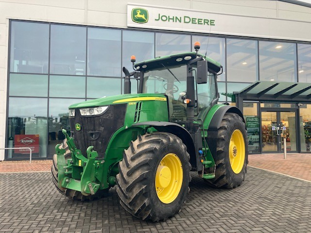 John Deere 7310R - טרקטור חקלאי: תמונה 1 John Deere 7310R - טרקטור חקלאי: תמונה 1