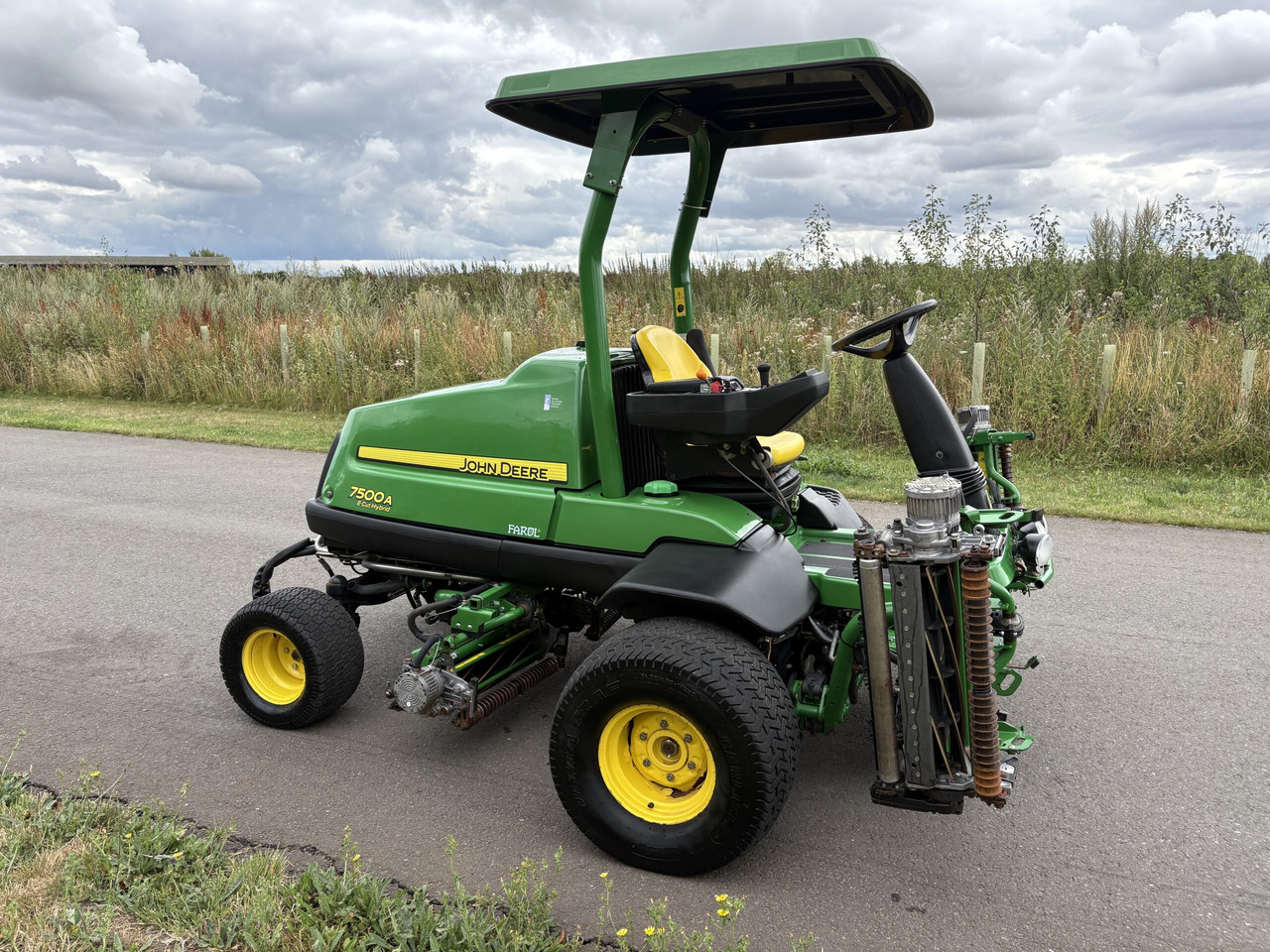 John Deere 7500AE Fairway Mower - מכסחת גינה: תמונה 3 John Deere 7500AE Fairway Mower - מכסחת גינה: תמונה 3
