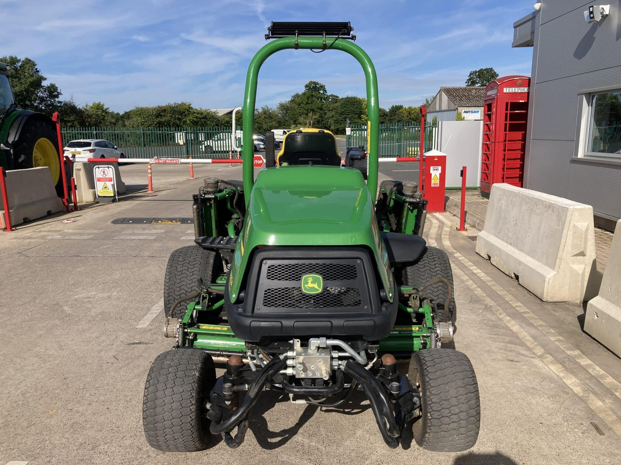 John Deere 7500AE Fairway Mower - מכסחת גינה: תמונה 4 John Deere 7500AE Fairway Mower - מכסחת גינה: תמונה 4