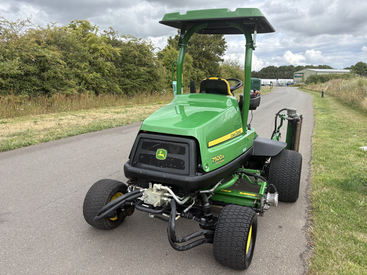 John Deere 7500AE Fairway Mower - מכסחת גינה: תמונה 4 John Deere 7500AE Fairway Mower - מכסחת גינה: תמונה 4