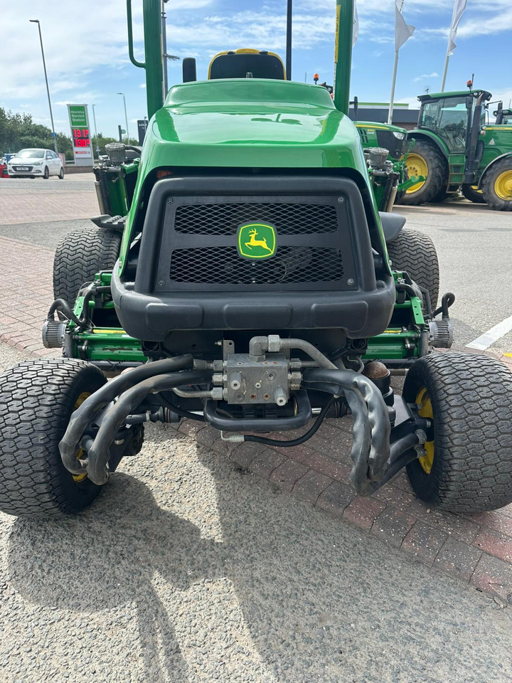 John Deere 7500AE Fairway Mower - מכסחת גינה: תמונה 4 John Deere 7500AE Fairway Mower - מכסחת גינה: תמונה 4