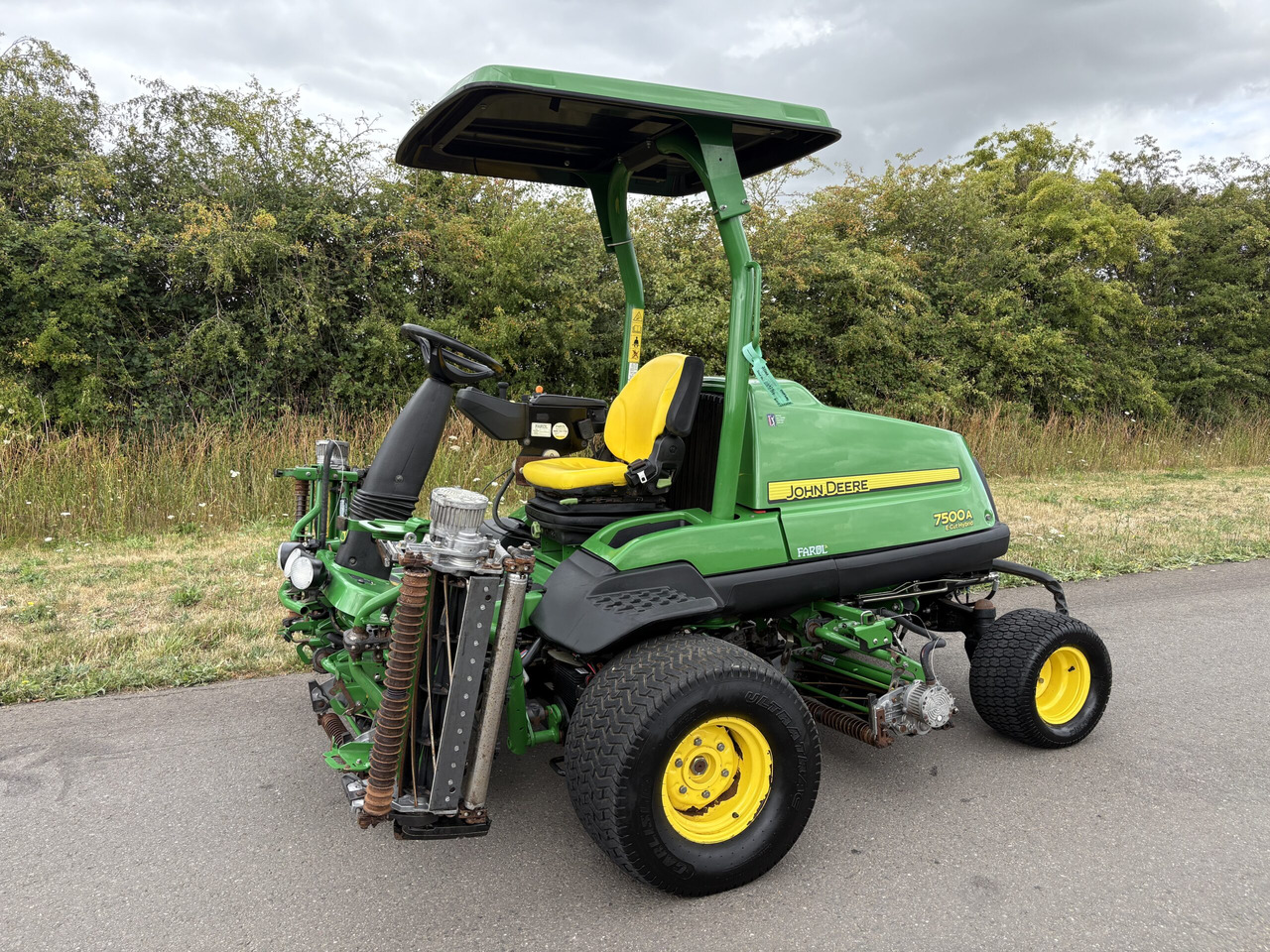 John Deere 7500AE Fairway Mower - מכסחת גינה: תמונה 1 John Deere 7500AE Fairway Mower - מכסחת גינה: תמונה 1