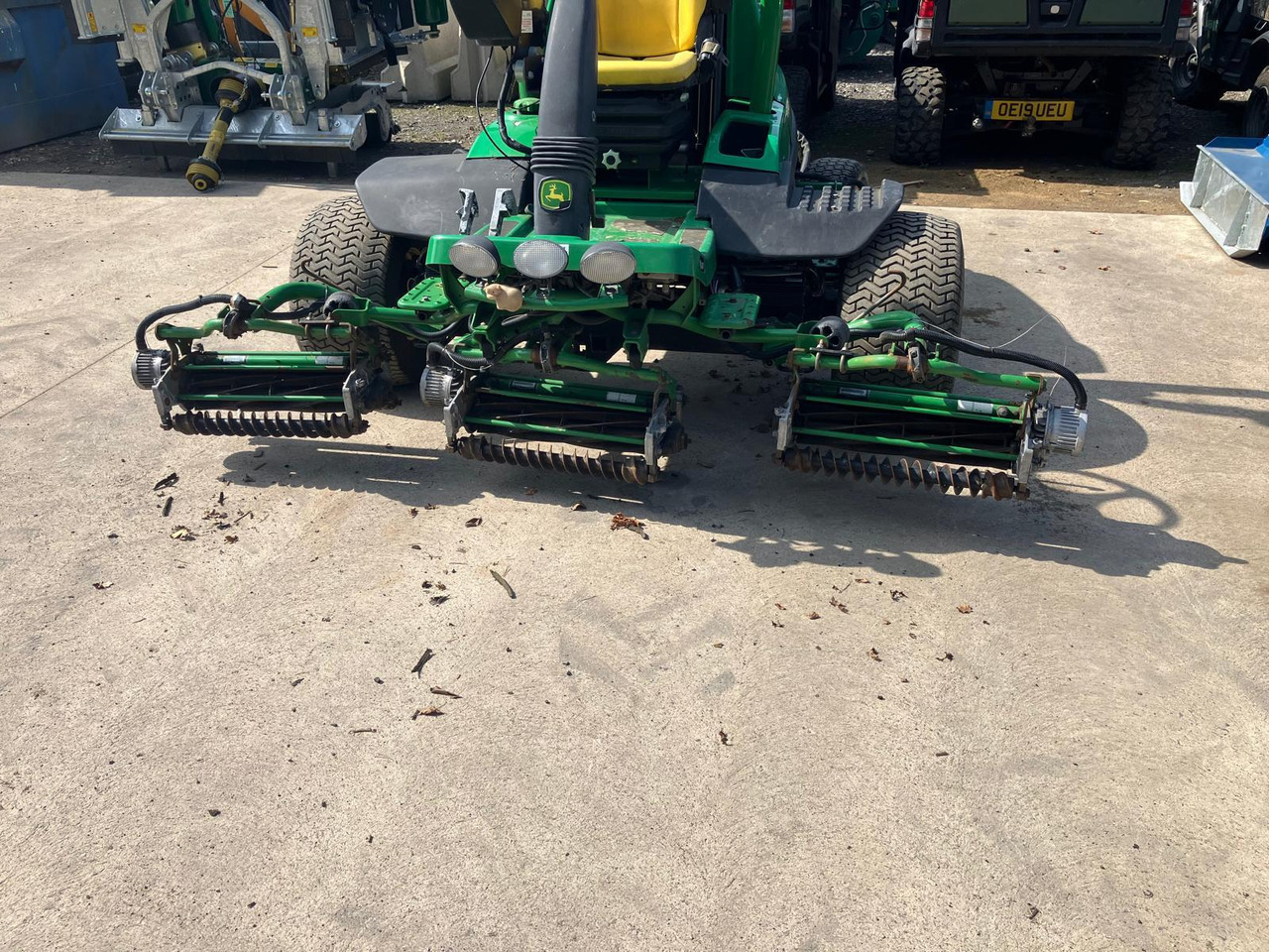 John Deere 7500AE fairway mower - מכסחת גינה: תמונה 2 John Deere 7500AE fairway mower - מכסחת גינה: תמונה 2