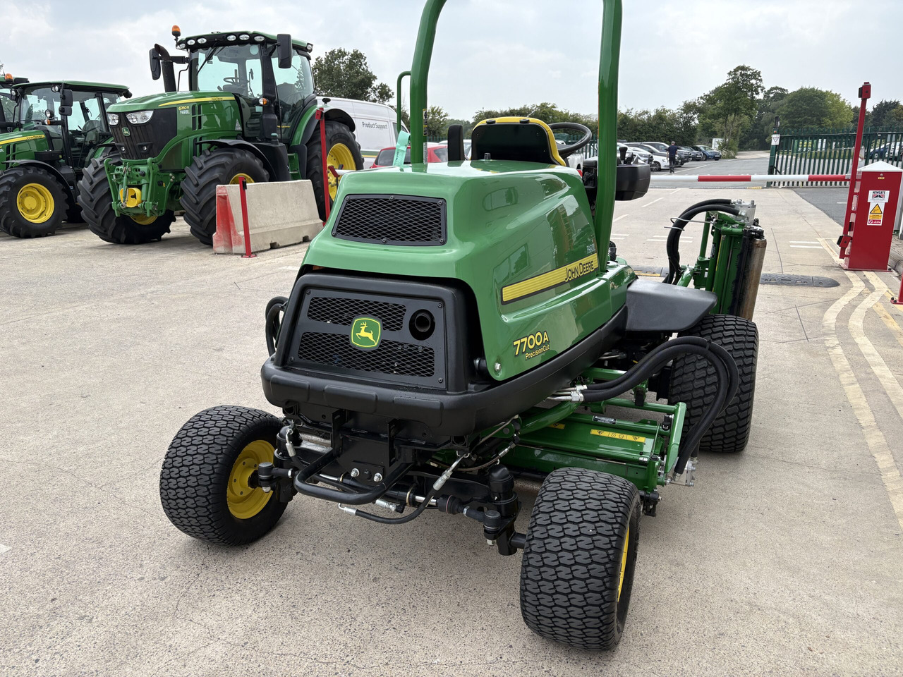 John Deere 7700A Fairway Mower - מכסחת גינה: תמונה 4 John Deere 7700A Fairway Mower - מכסחת גינה: תמונה 4