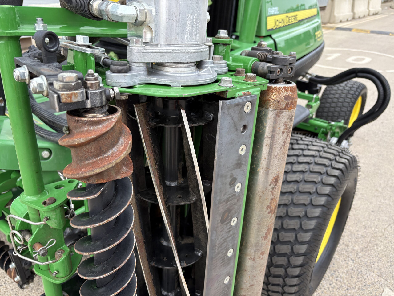 John Deere 7700A Fairway Mower - מכסחת גינה: תמונה 5 John Deere 7700A Fairway Mower - מכסחת גינה: תמונה 5