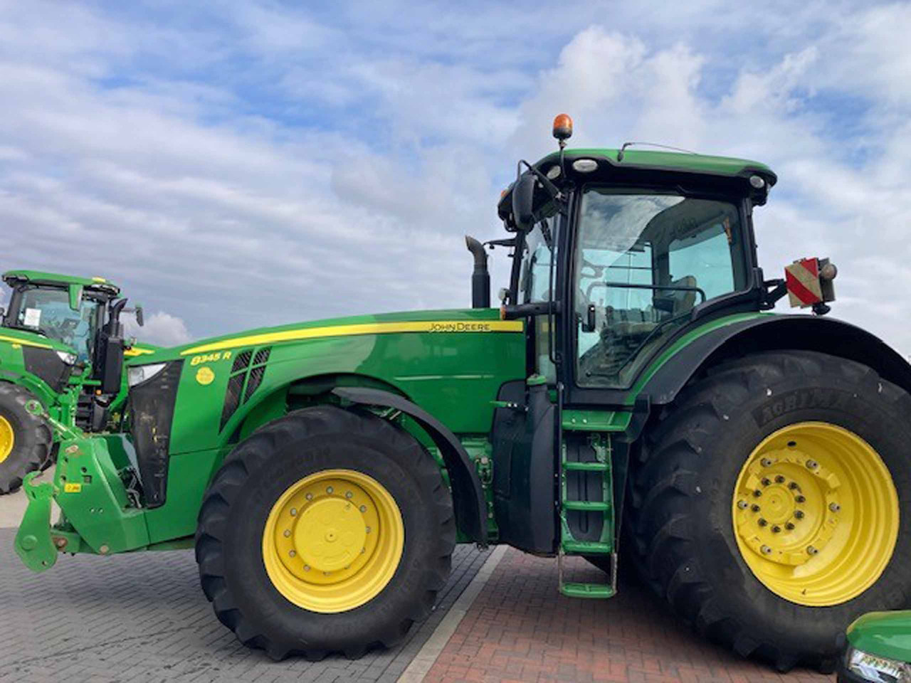John Deere 8345R - טרקטור חקלאי: תמונה 2 John Deere 8345R - טרקטור חקלאי: תמונה 2
