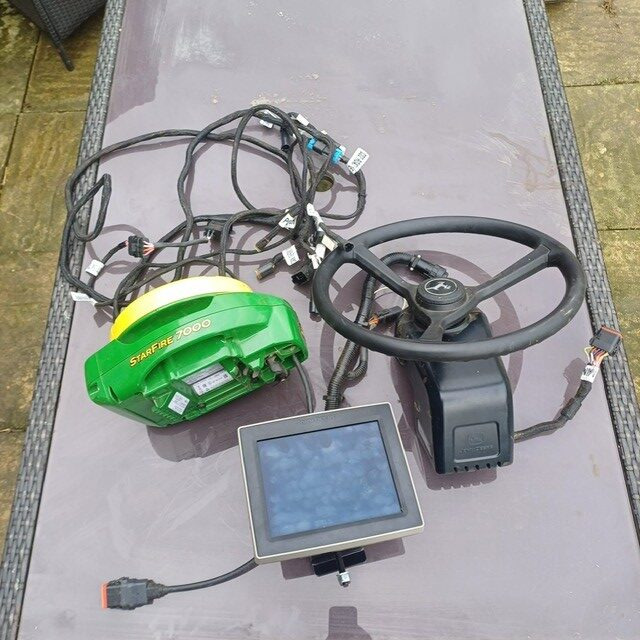 John Deere SF7000, 4240 screen + ATU300 wheel - מערכת ניווט עבור מכונה חקלאית: תמונה 2 John Deere SF7000, 4240 screen + ATU300 wheel - מערכת ניווט עבור מכונה חקלאית: תמונה 2