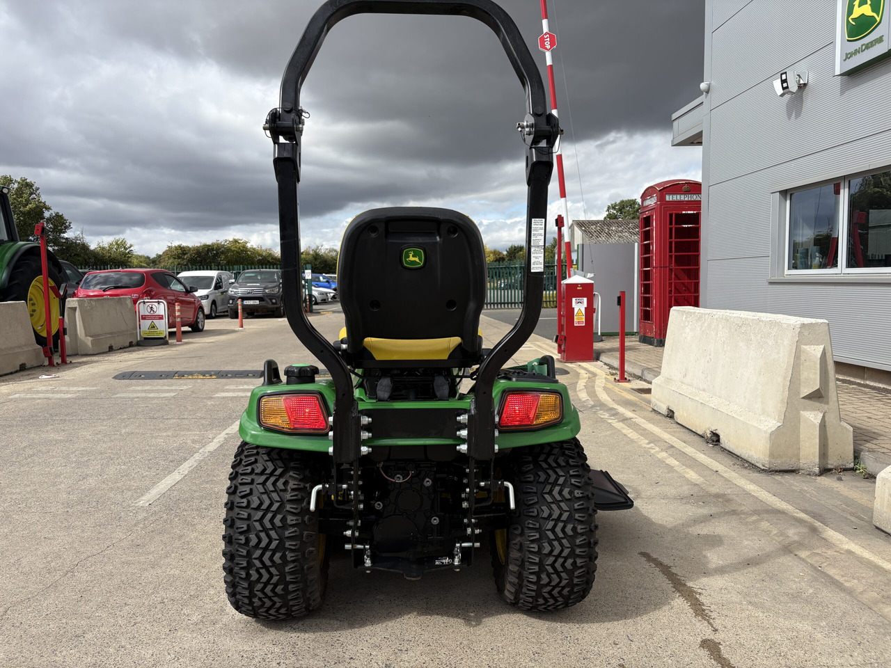 John Deere X948 Commercial Lawn Tractor - מכסחת גינה: תמונה 4 John Deere X948 Commercial Lawn Tractor - מכסחת גינה: תמונה 4