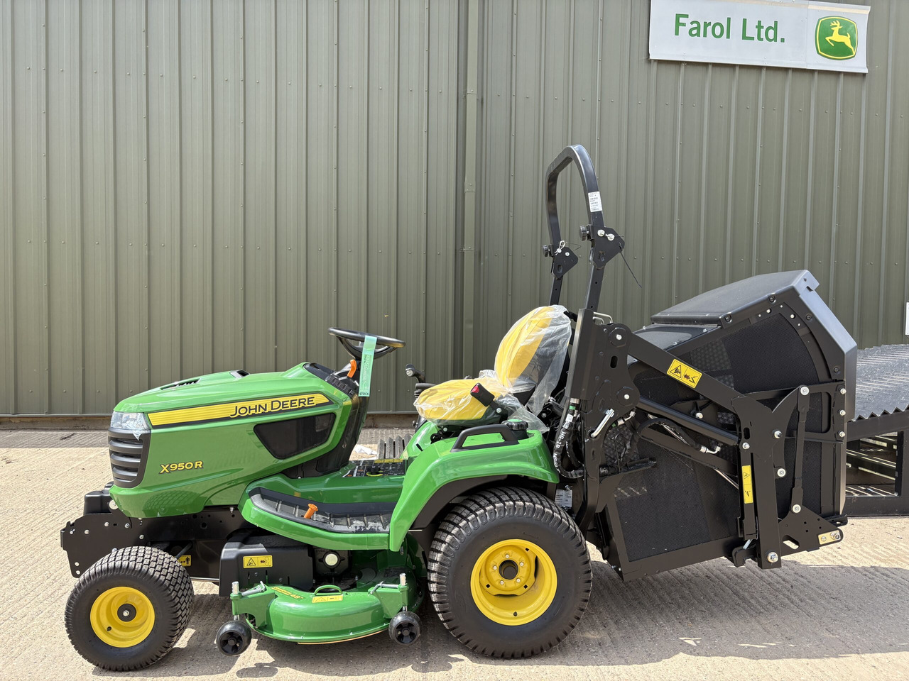 John Deere X950R Cut & Collect Mower - מכסחת גינה: תמונה 1 John Deere X950R Cut & Collect Mower - מכסחת גינה: תמונה 1