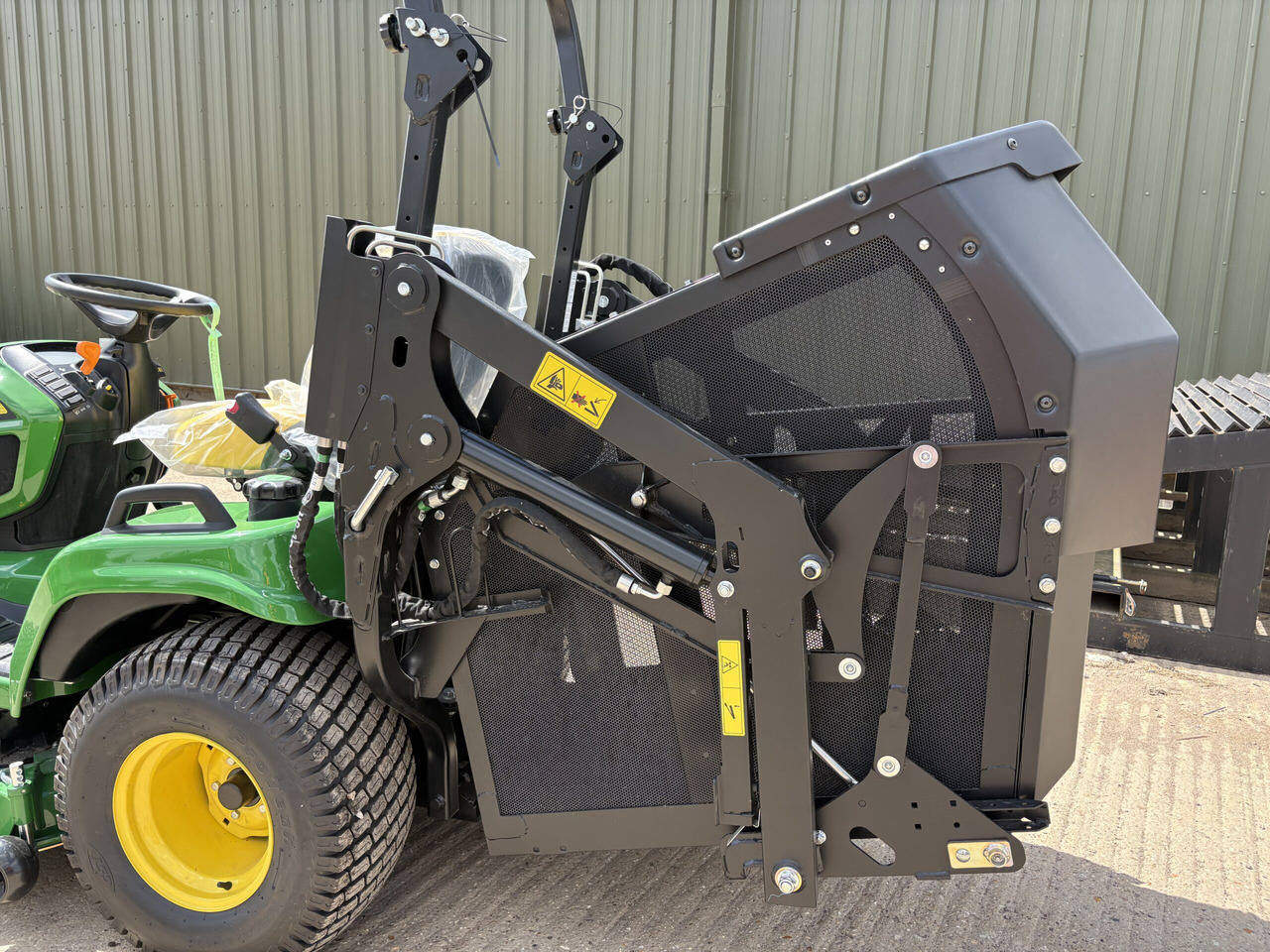 John Deere X950R Cut & Collect Mower - מכסחת גינה: תמונה 4 John Deere X950R Cut & Collect Mower - מכסחת גינה: תמונה 4