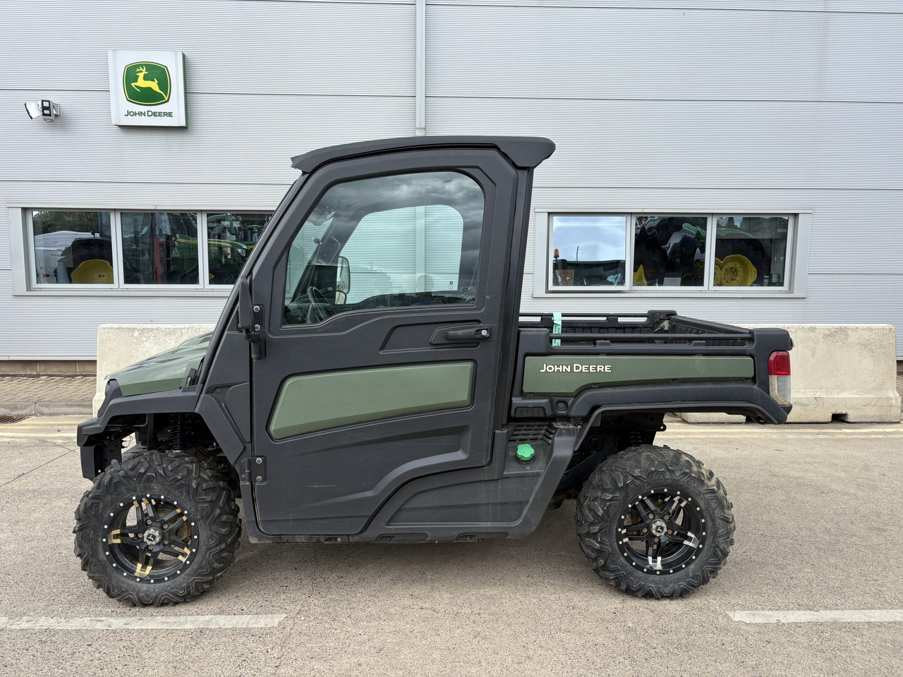 John Deere XUV865M Gator - רכב שטח/ טרקטורון: תמונה 1 John Deere XUV865M Gator - רכב שטח/ טרקטורון: תמונה 1