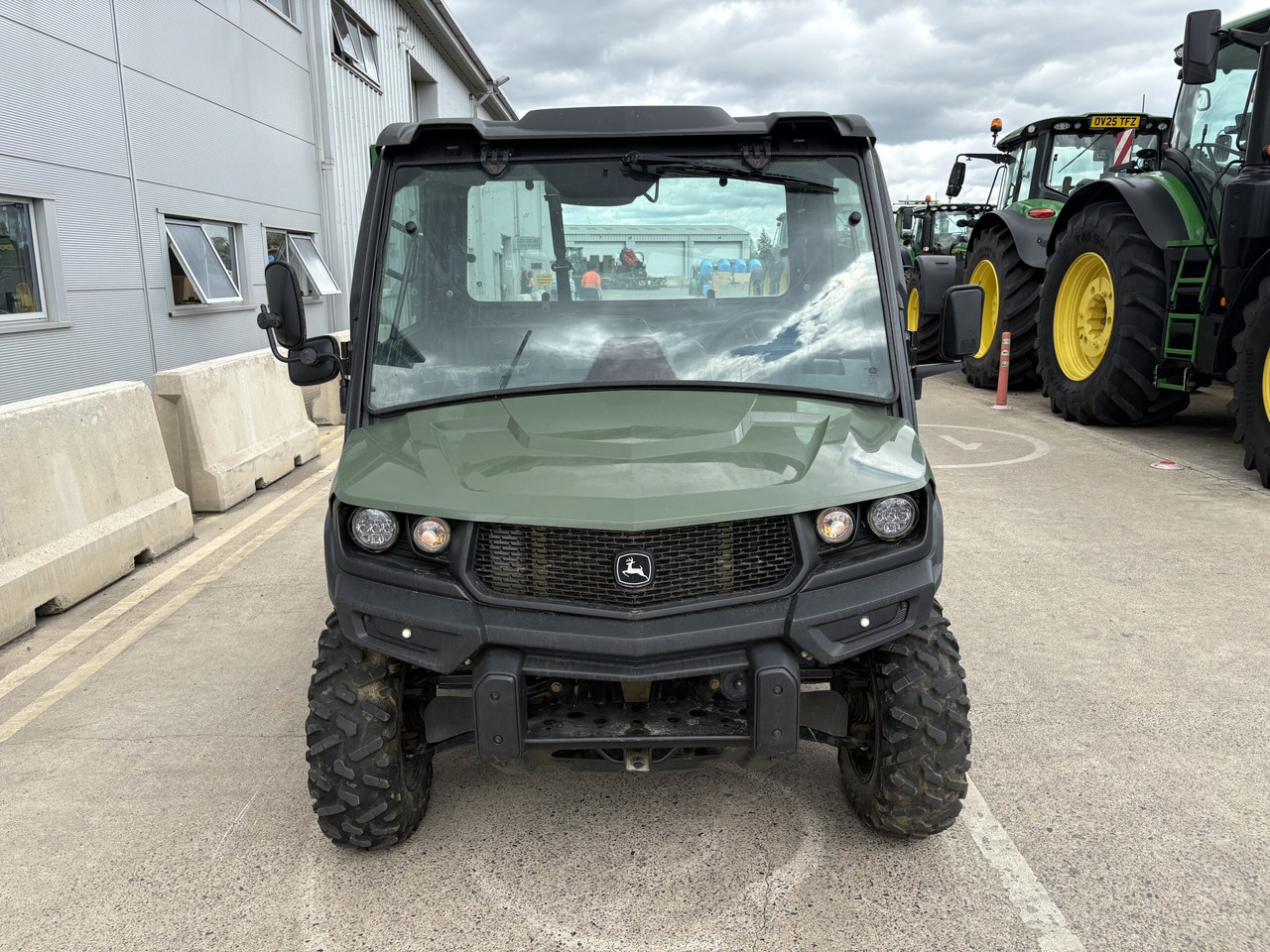 John Deere XUV865M Gator - רכב שטח/ טרקטורון: תמונה 2 John Deere XUV865M Gator - רכב שטח/ טרקטורון: תמונה 2