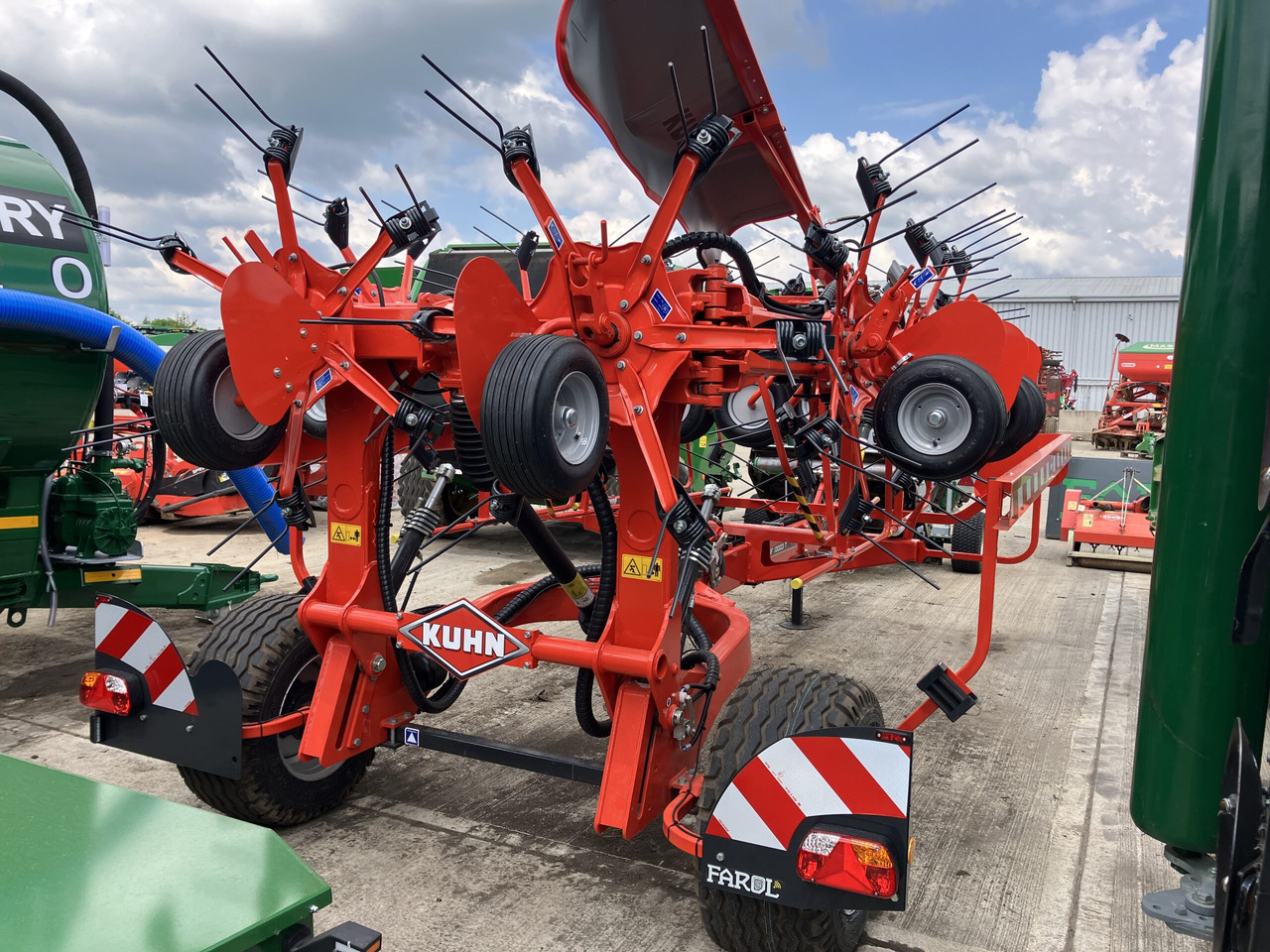 Kuhn GF13003 - ציוד חציר ומספוא: תמונה 5 Kuhn GF13003 - ציוד חציר ומספוא: תמונה 5