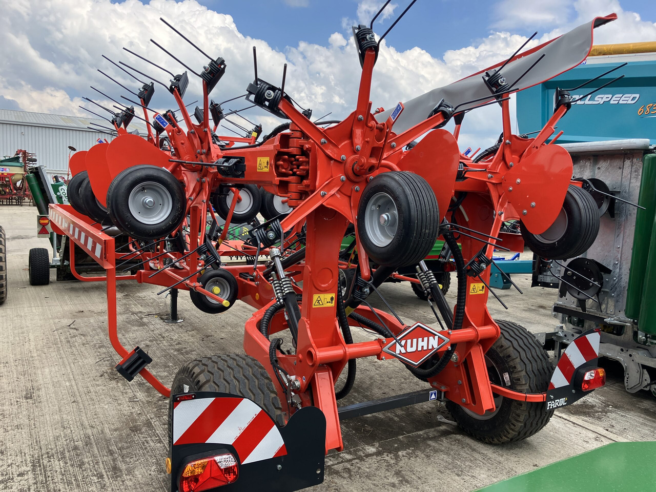 Kuhn GF13003 - ציוד חציר ומספוא: תמונה 4 Kuhn GF13003 - ציוד חציר ומספוא: תמונה 4