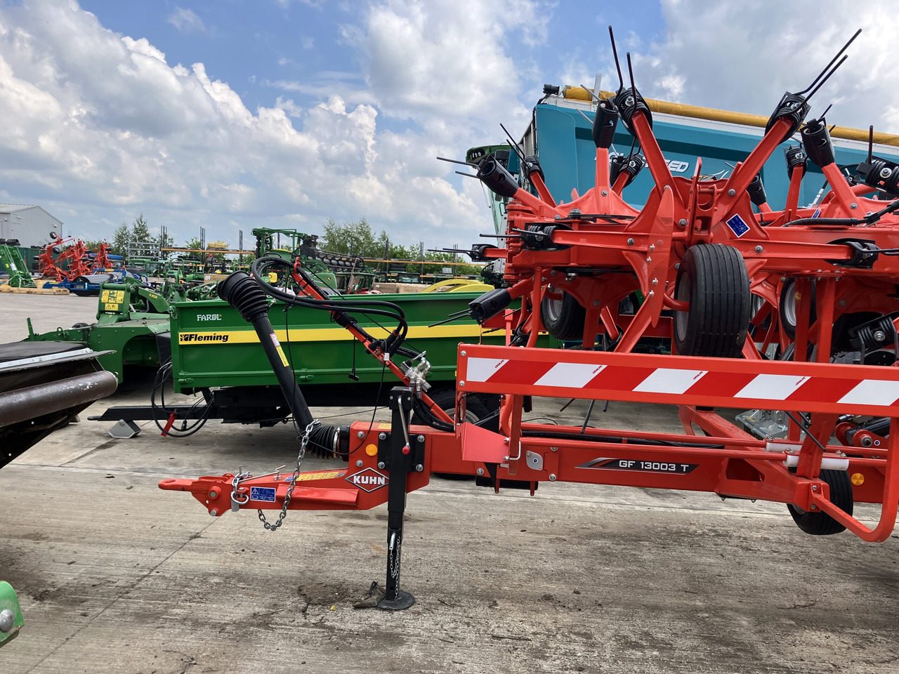 Kuhn GF13003 - ציוד חציר ומספוא: תמונה 3 Kuhn GF13003 - ציוד חציר ומספוא: תמונה 3