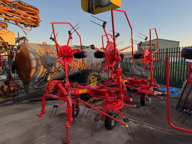 Kuhn GF502 Tedder - גורף/ מגרפה: תמונה 1 Kuhn GF502 Tedder - גורף/ מגרפה: תמונה 1